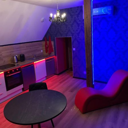 Love Room Avec Jacuzzi Prive Bonnetable Exterior photo