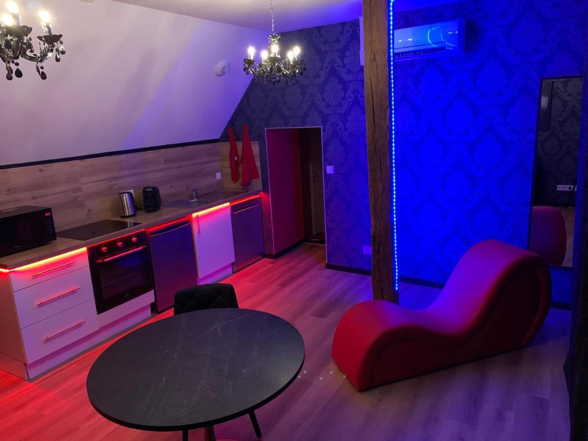 Love Room Avec Jacuzzi Prive Bonnetable Exterior photo